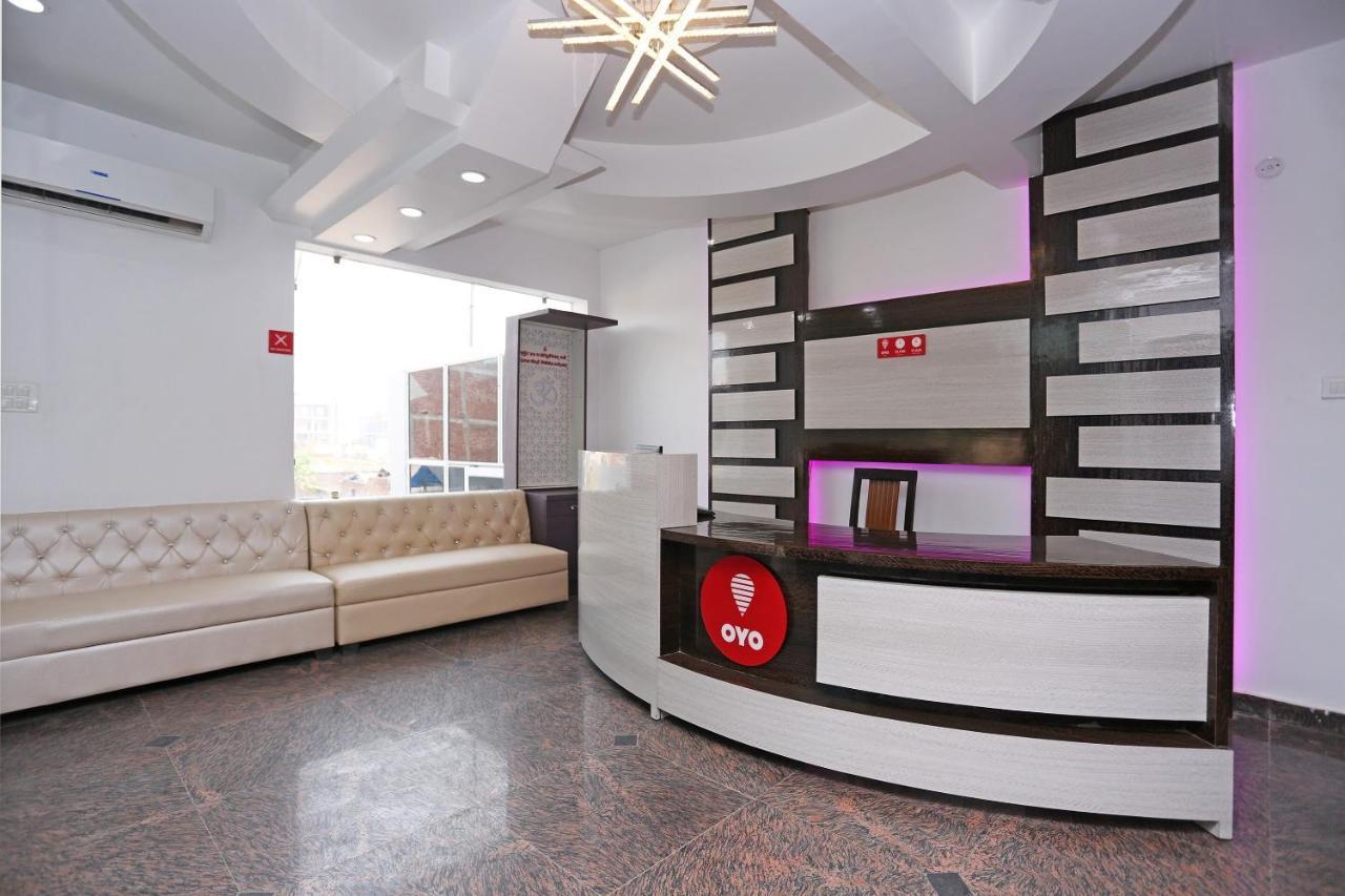 Capital O 10060 Hotel The Leaf Lucknow Exterior foto