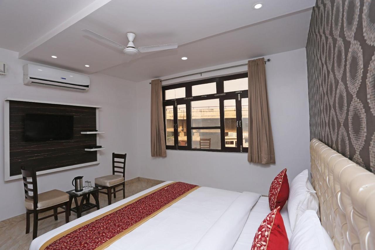 Capital O 10060 Hotel The Leaf Lucknow Exterior foto